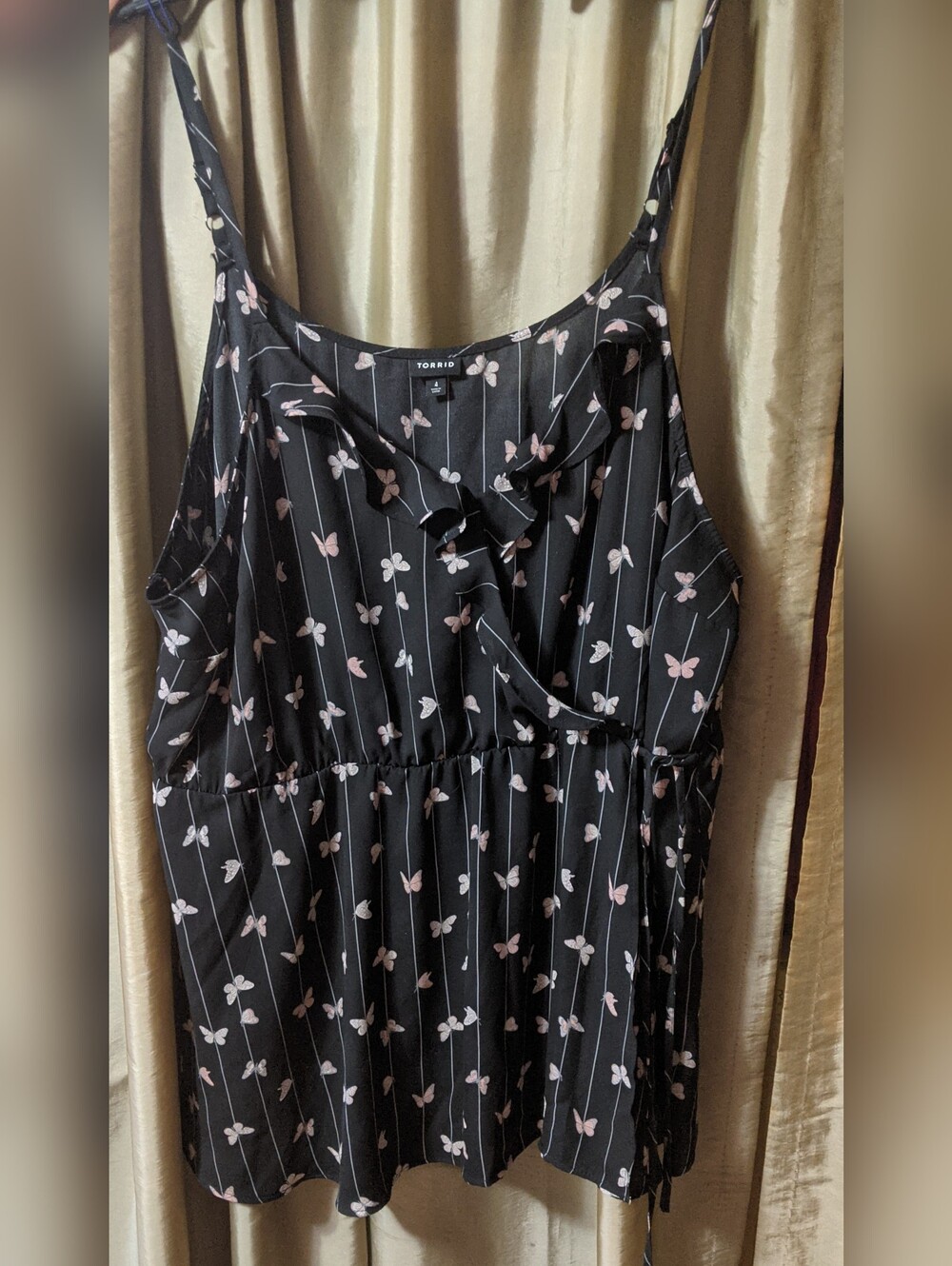 Size 4 (4x) Torrid Ruffle Front Faux Wrap Babydoll flowy butterfly cami top